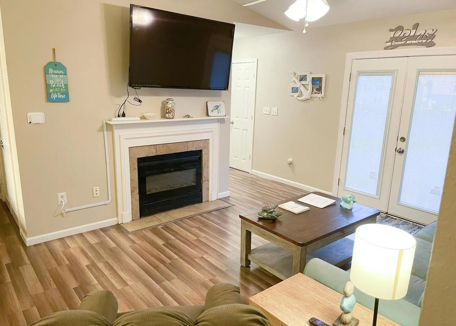 Holiday home 2br/2ba Full W/ Pool & Gym, Sleeps 6 *