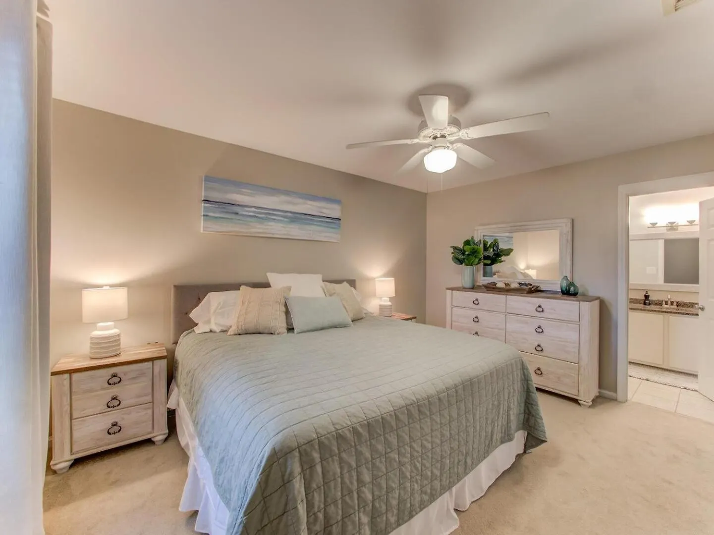 Full W/ Pool & Gym, Sleeps 4