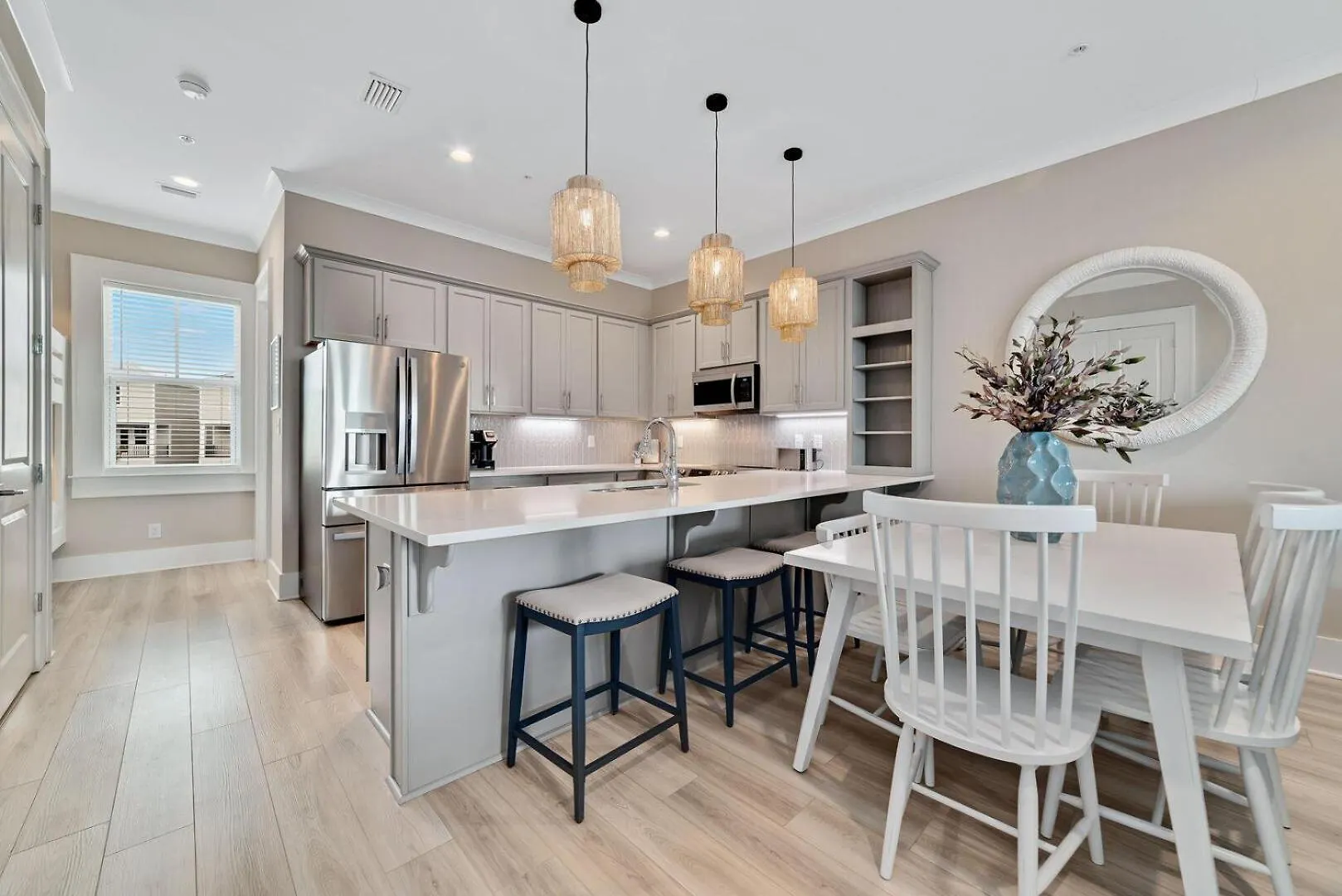 New Listing! Luxury Home, Sleeps 10 W/ Shared Pool Holiday home