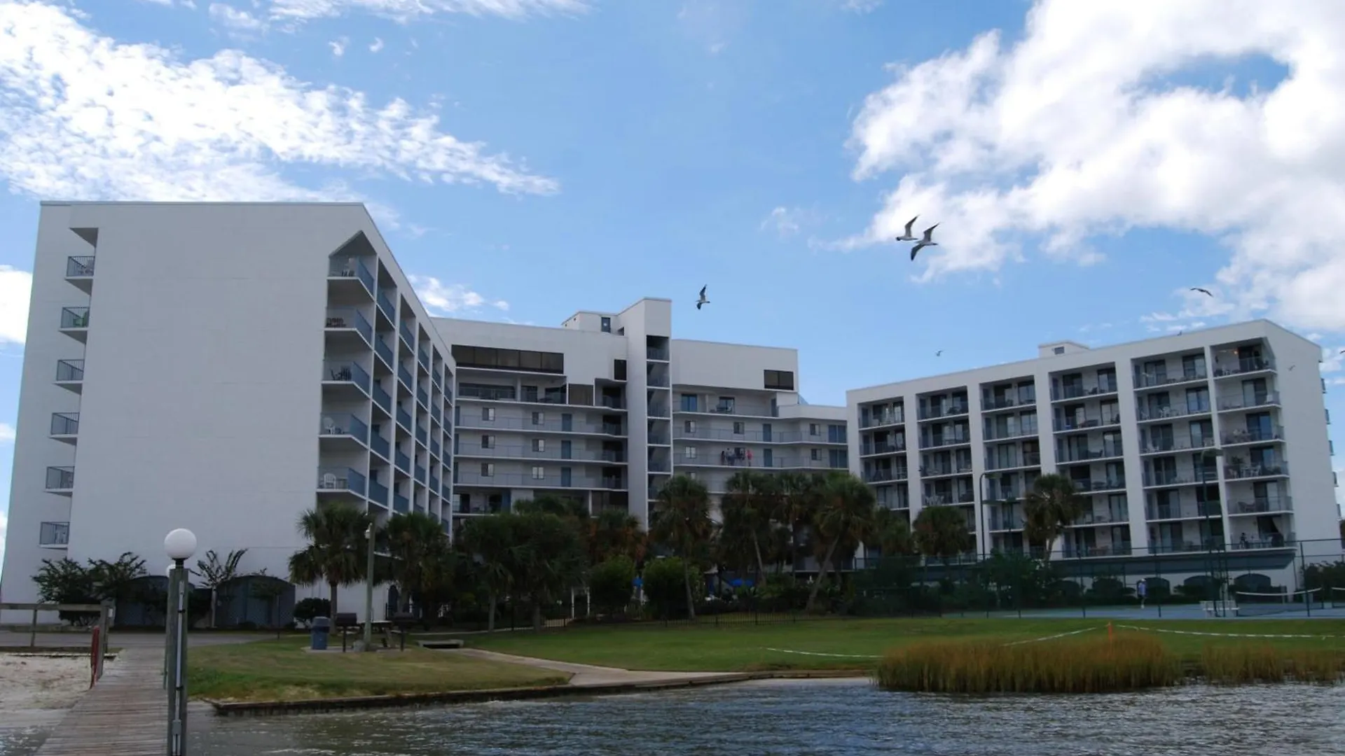 Surf & Racquet Club 603b