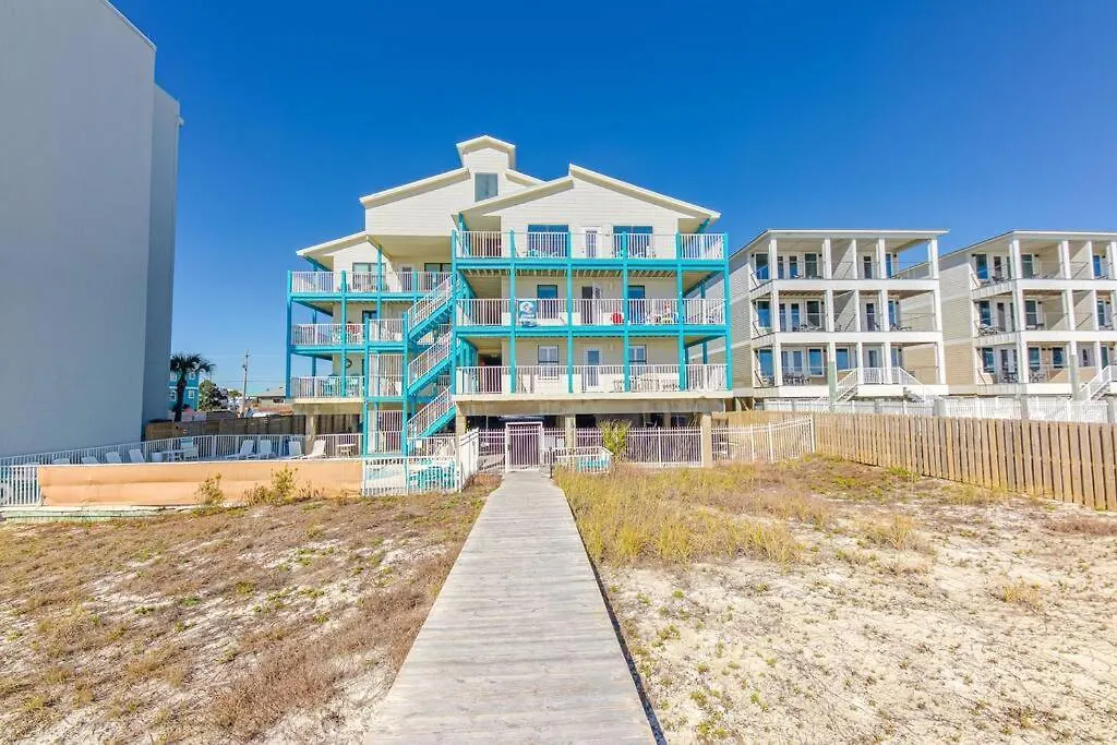 Comfy ~ Steps Away From The Beach! Apartment