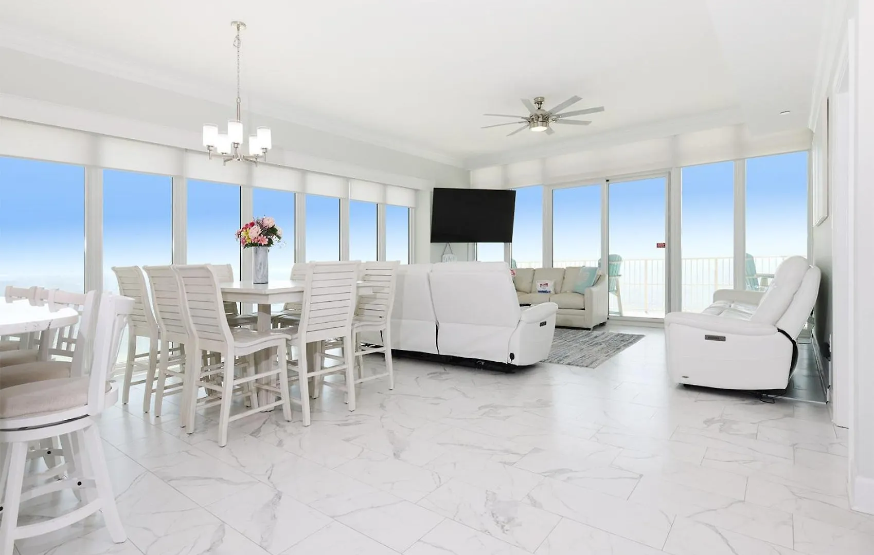 Phoenix Gulf Tower 1604 Apartment *