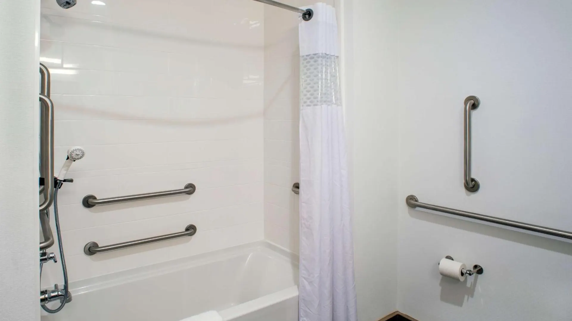 Hampton Otel 3*
