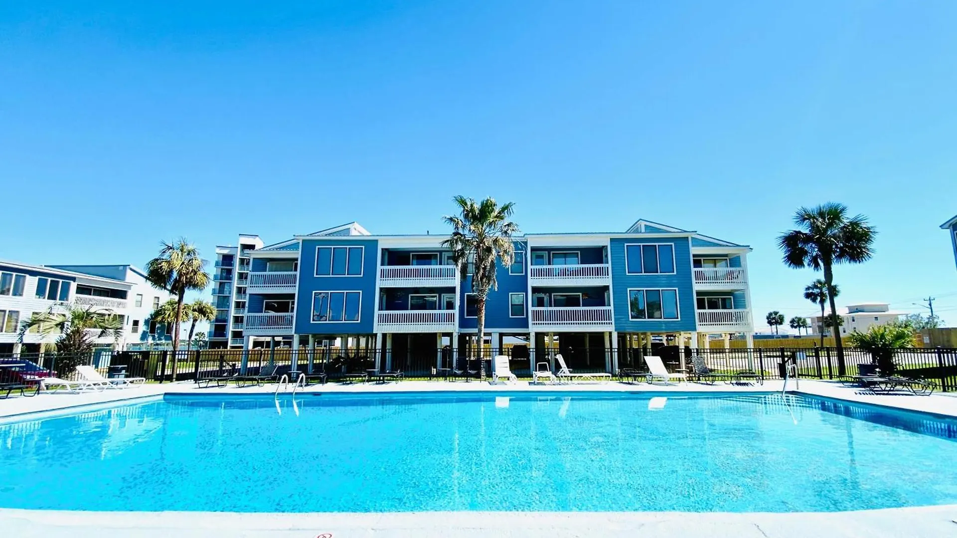 Sea Oats Beachfront Condo: Renovated 2br With Pools And Pier Access Holiday home