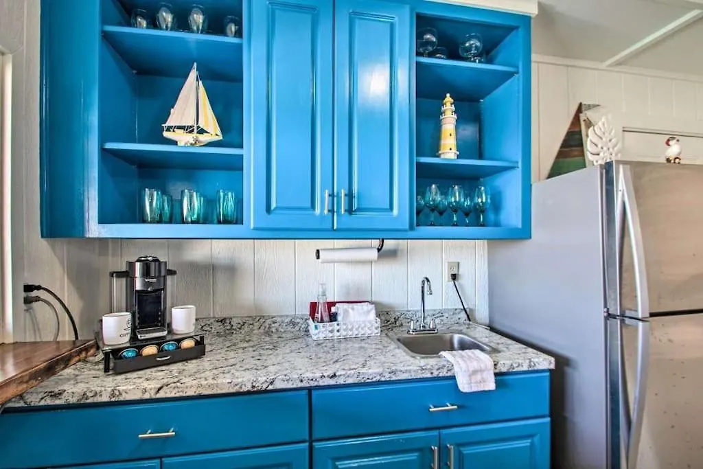 Holiday home Private Pool/pier - Beautiful Bayfront Property!