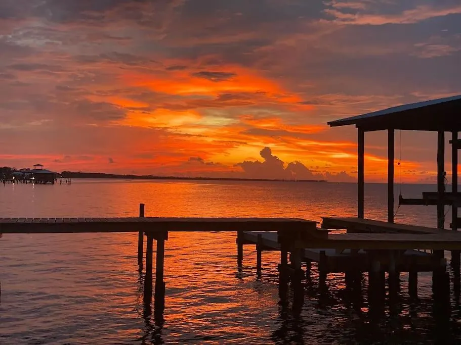 Private Pool/pier - Beautiful Bayfront Property! Holiday home