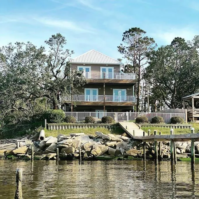 Private Pool/pier - Beautiful Bayfront Property! Holiday home
