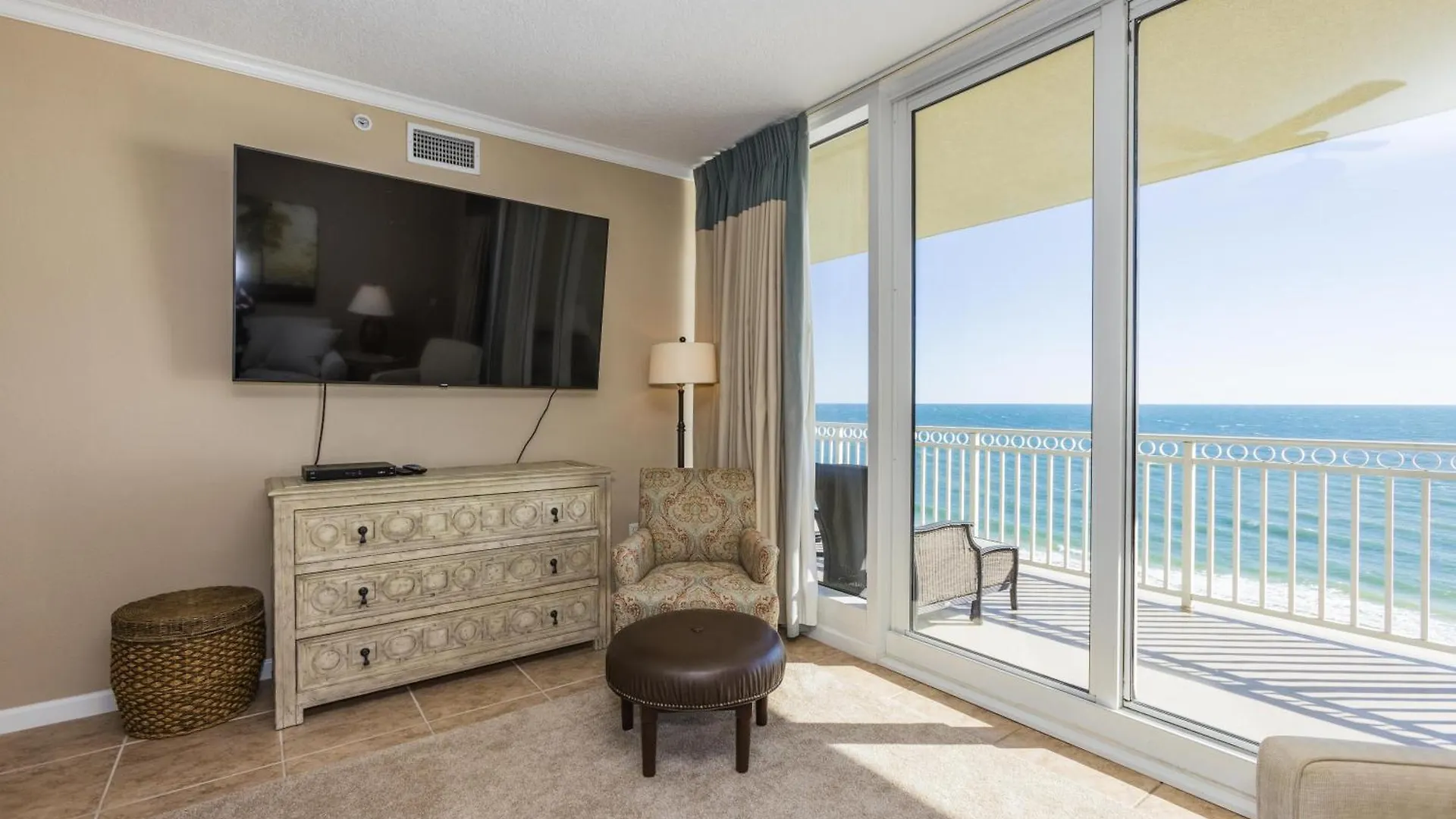 The Colonnades 802 Holiday home *