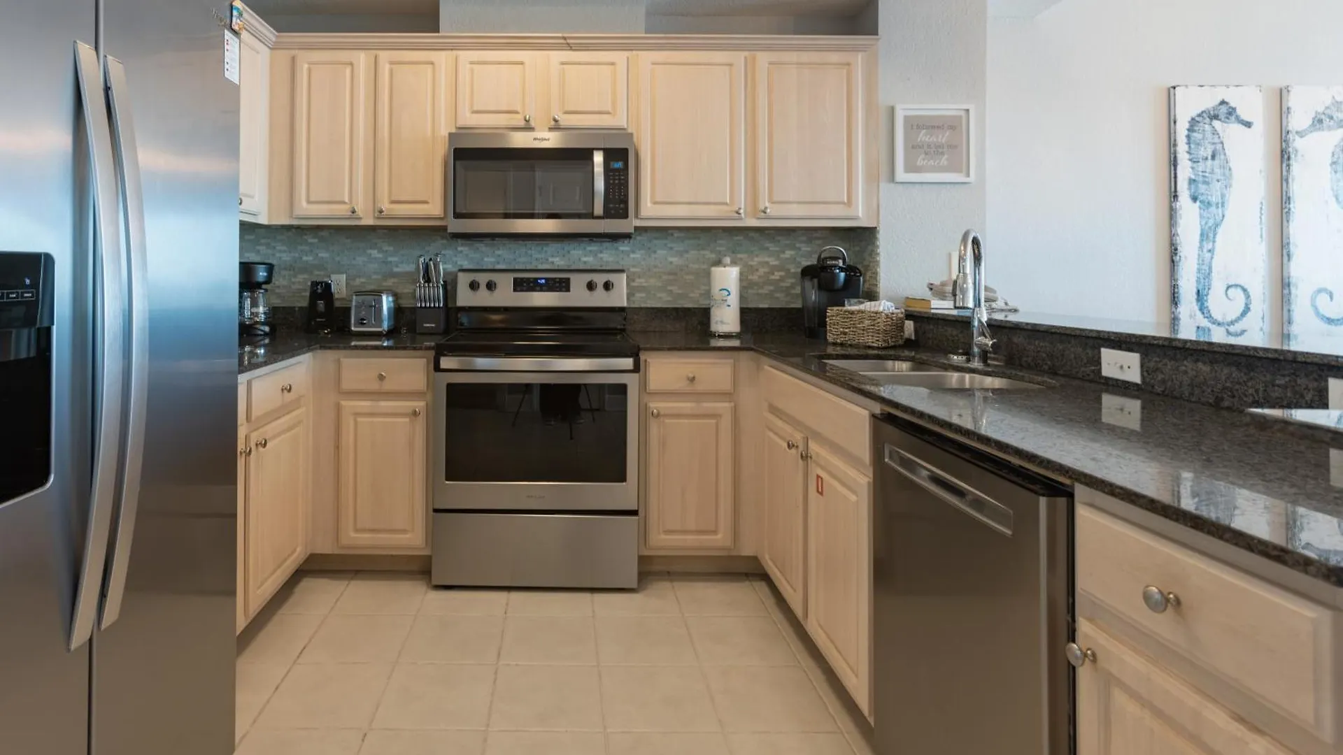 Holiday home Crystal Shores West 204