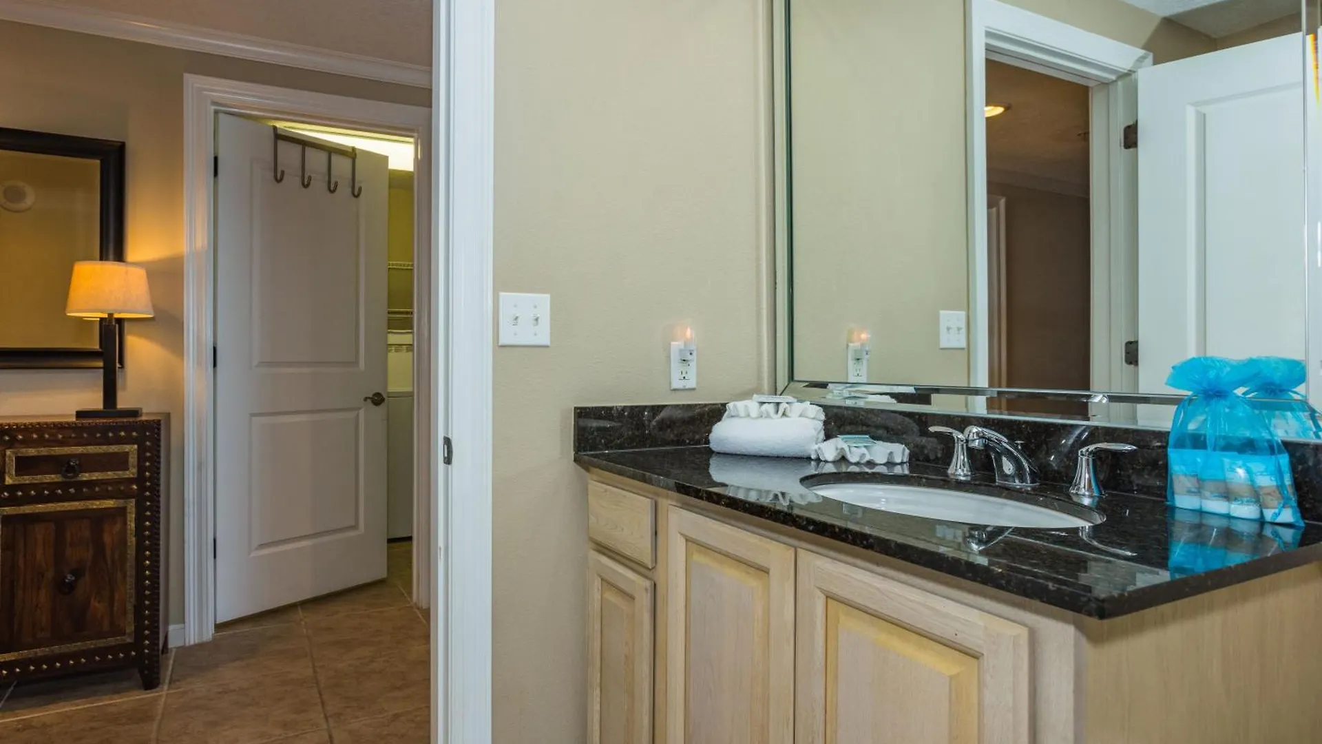 Holiday home The Colonnades 802