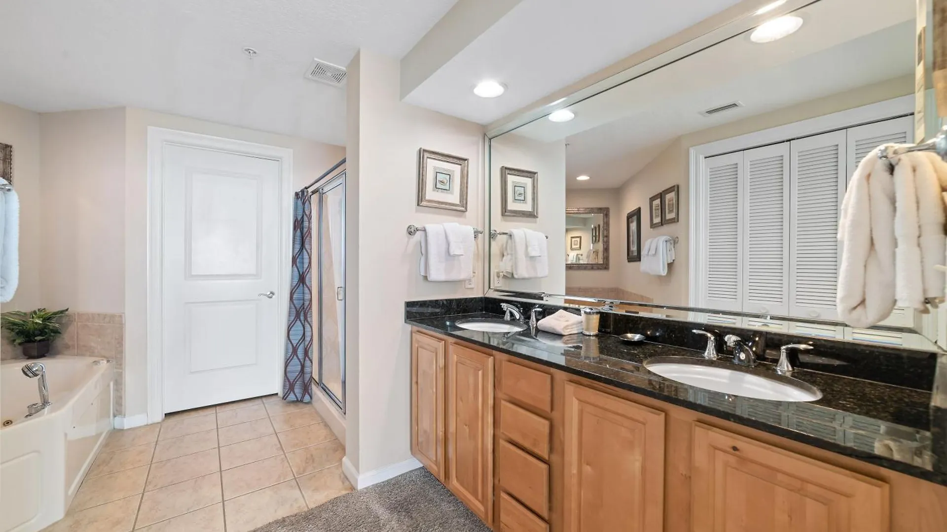 The Colonnades 703 Holiday home
