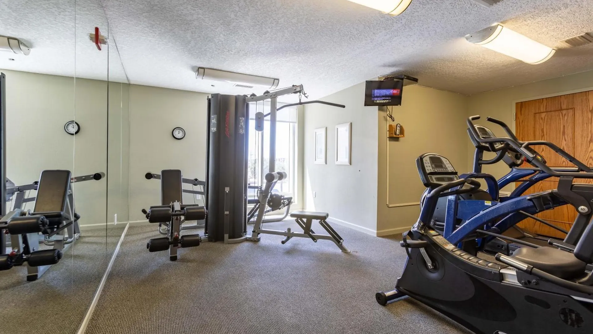 Colonnades 402