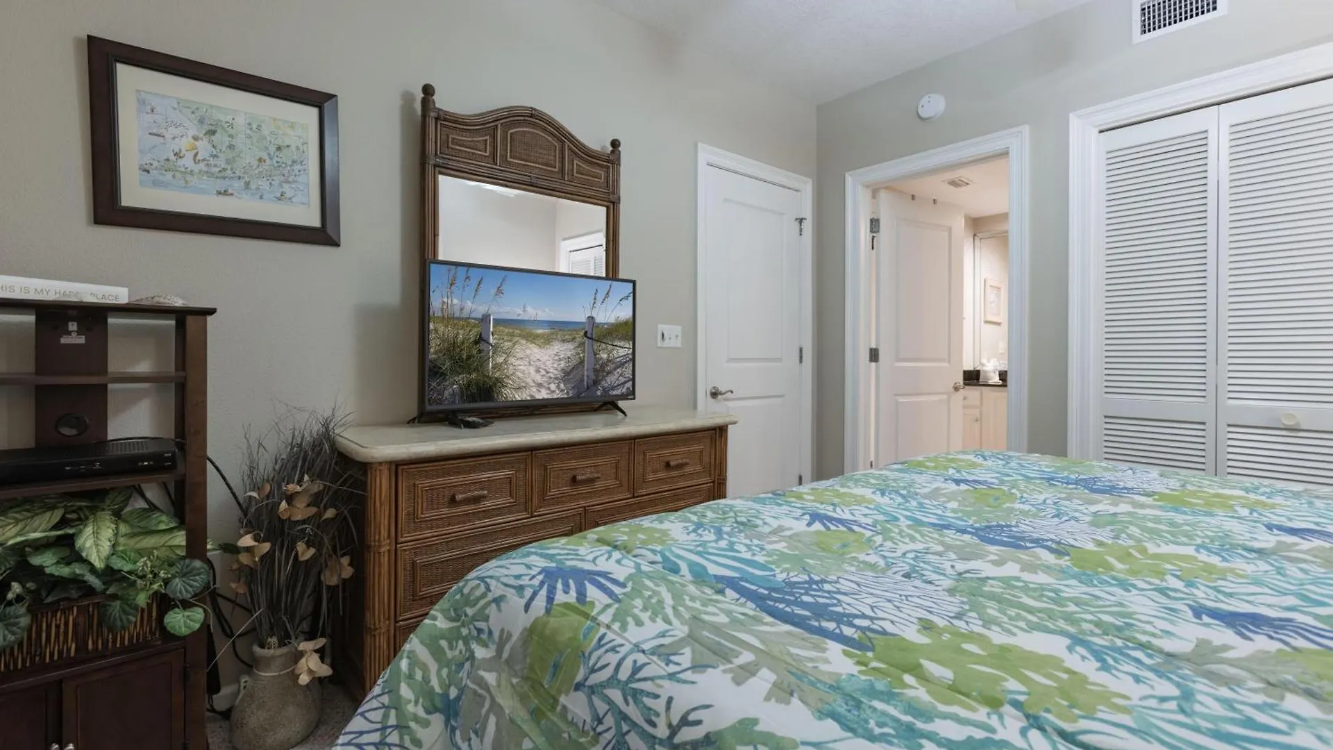 Colonnades 402 Holiday home