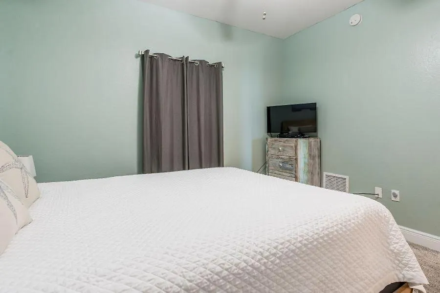 Holiday home Crystal Shores West 1002