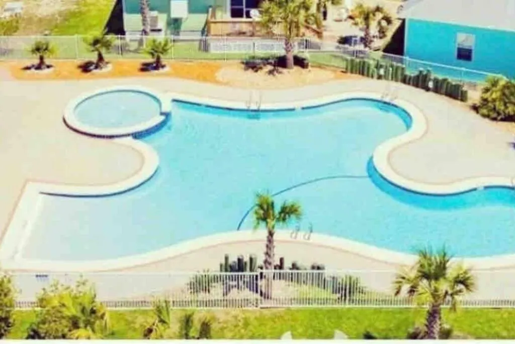 6011 New Listing 1 Minute To 2 Pools Gulf Shores