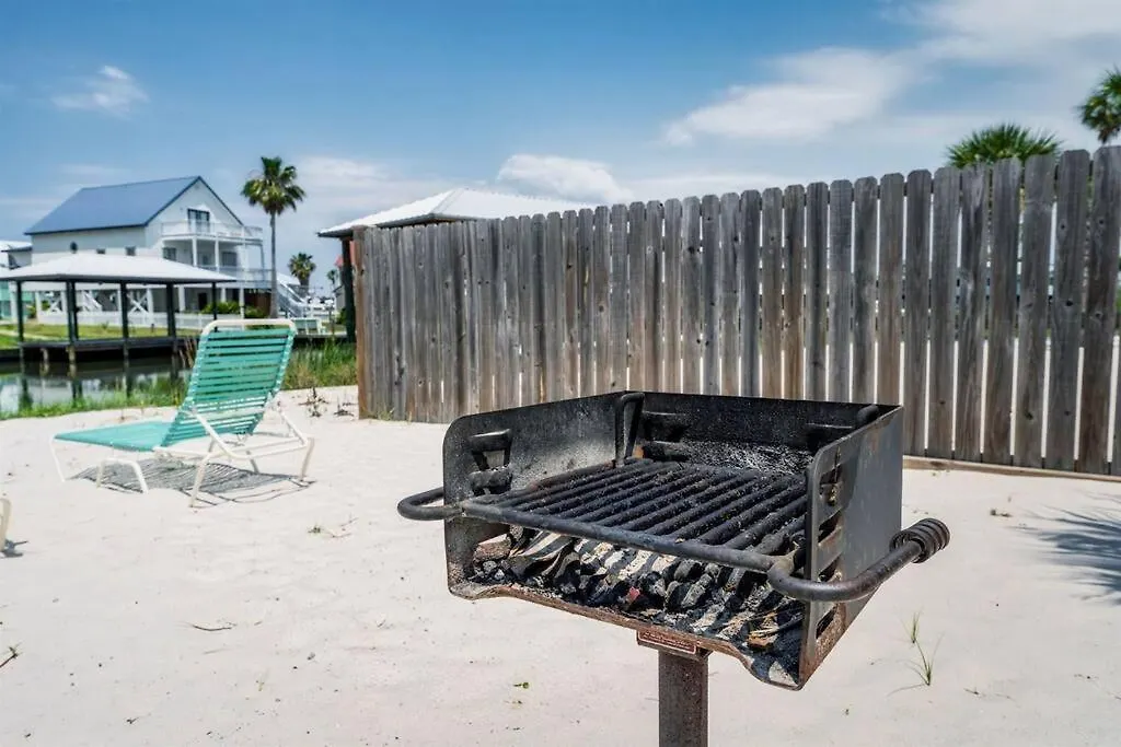 Holiday home Autumn Getaway! Access, Pool, & Fishing Dock *