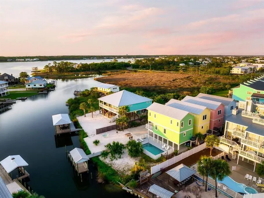 Autumn Getaway! Access, Pool, & Fishing Dock *