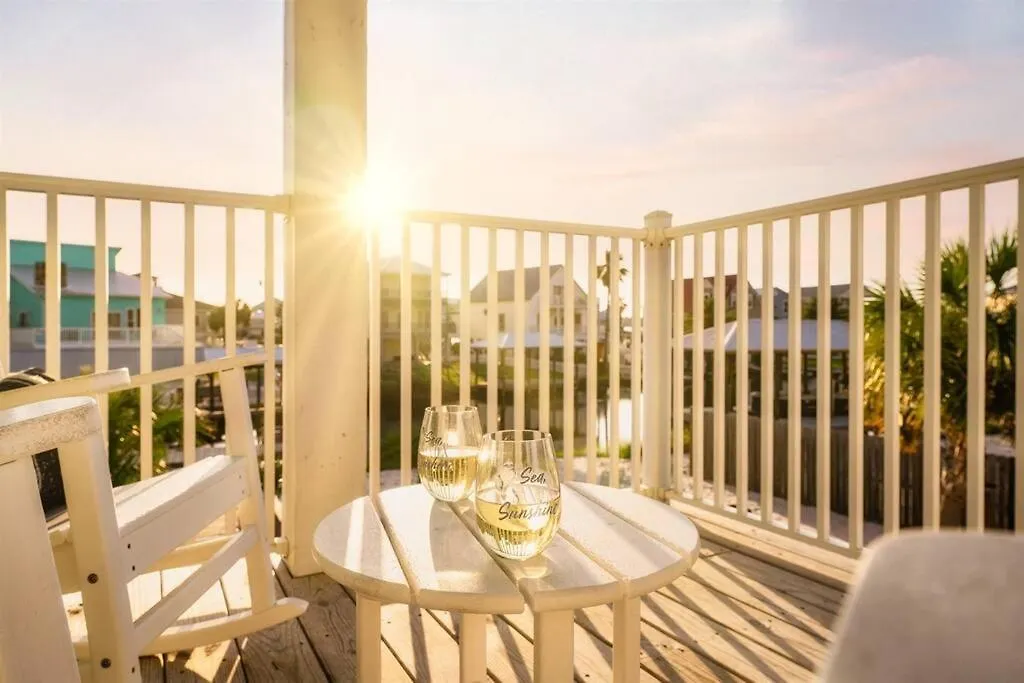 Autumn Getaway! Access, Pool, & Fishing Dock *
