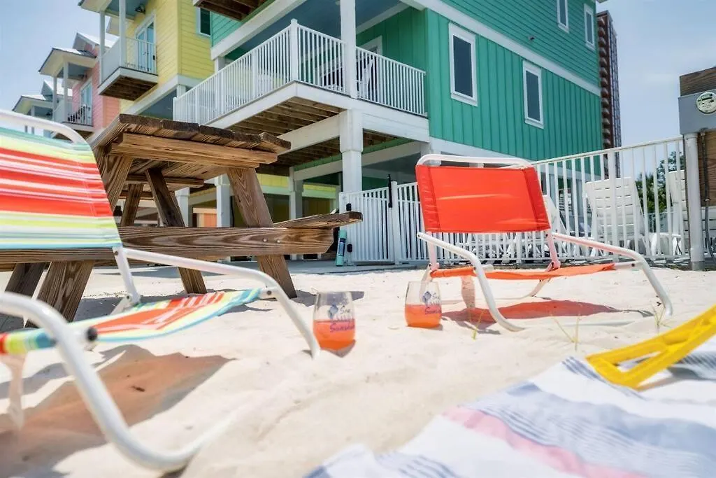 Holiday home Autumn Getaway! Access, Pool, & Fishing Dock