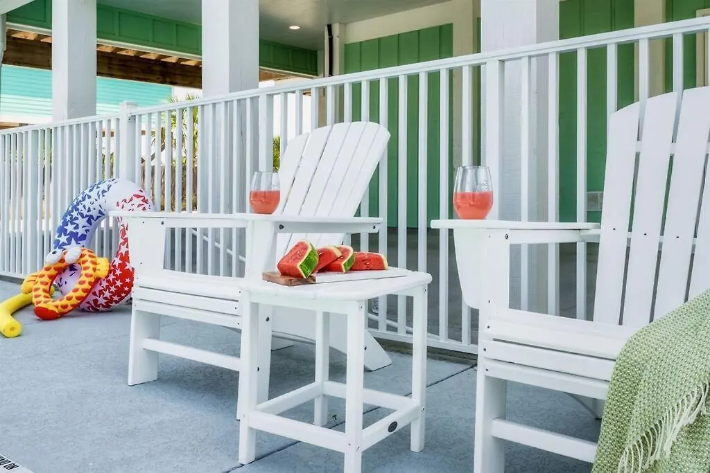 Holiday home Autumn Getaway! Access, Pool, & Fishing Dock