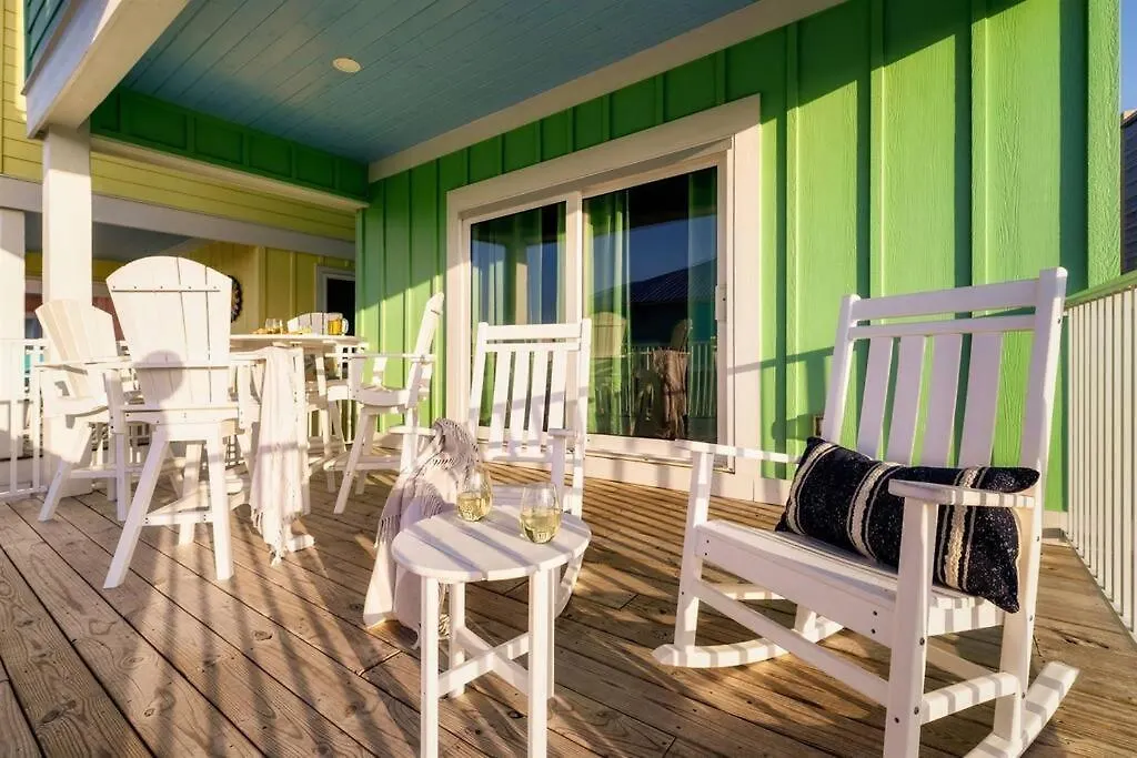 Autumn Getaway! Access, Pool, & Fishing Dock