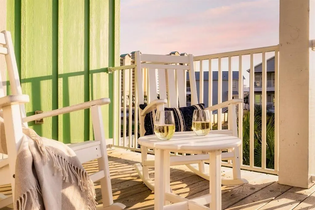 Autumn Getaway! Access, Pool, & Fishing Dock Holiday home *