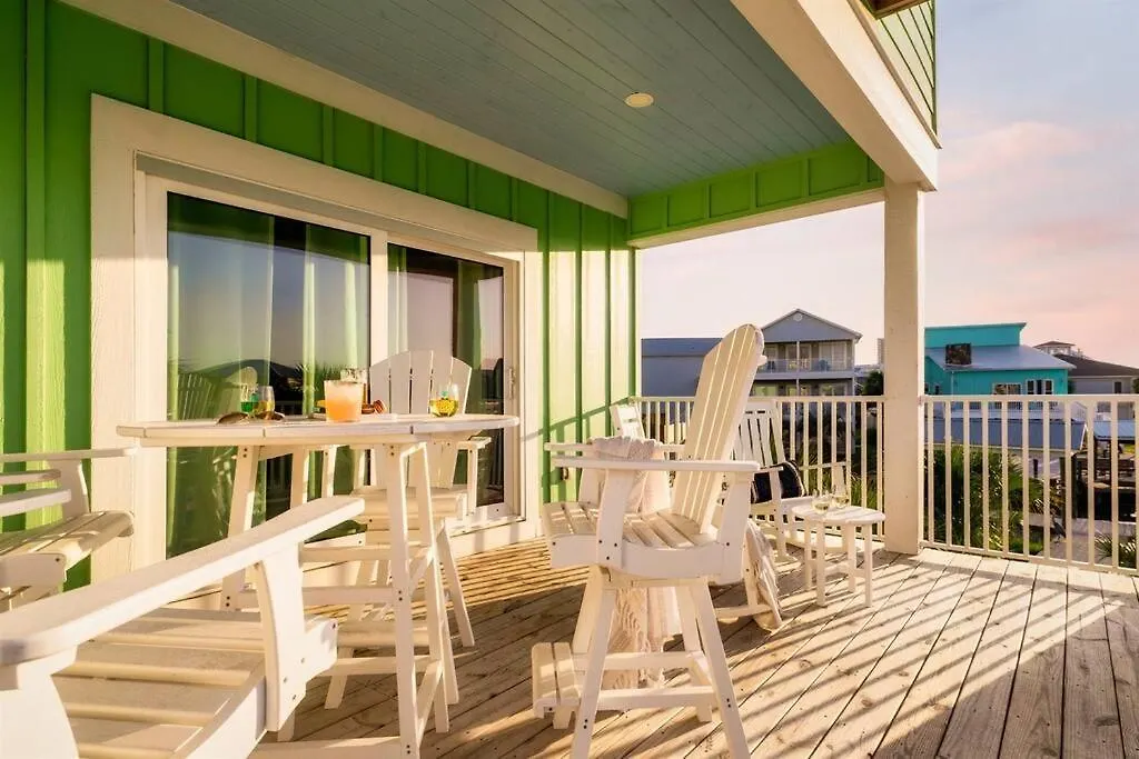 Holiday home Autumn Getaway! Access, Pool, & Fishing Dock