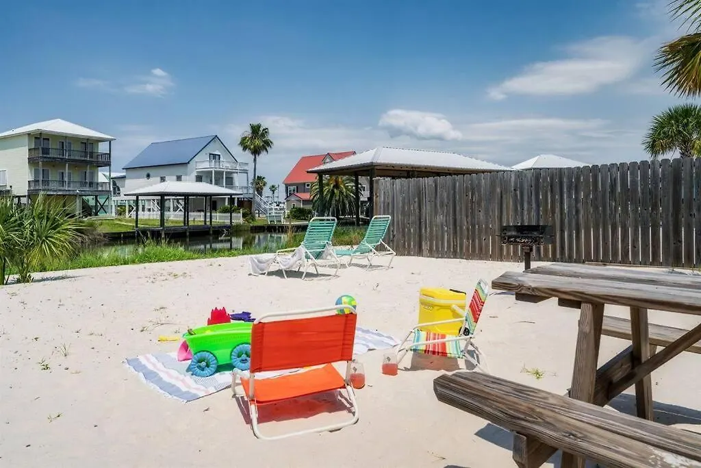 Autumn Getaway! Access, Pool, & Fishing Dock Holiday home *