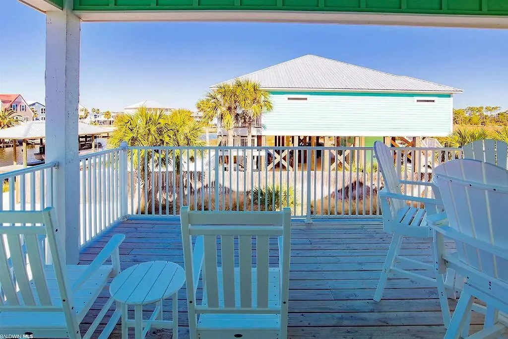Holiday home Autumn Getaway! Access, Pool, & Fishing Dock