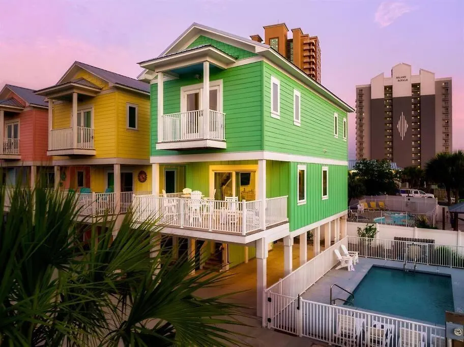 Holiday home Autumn Getaway! Access, Pool, & Fishing Dock *