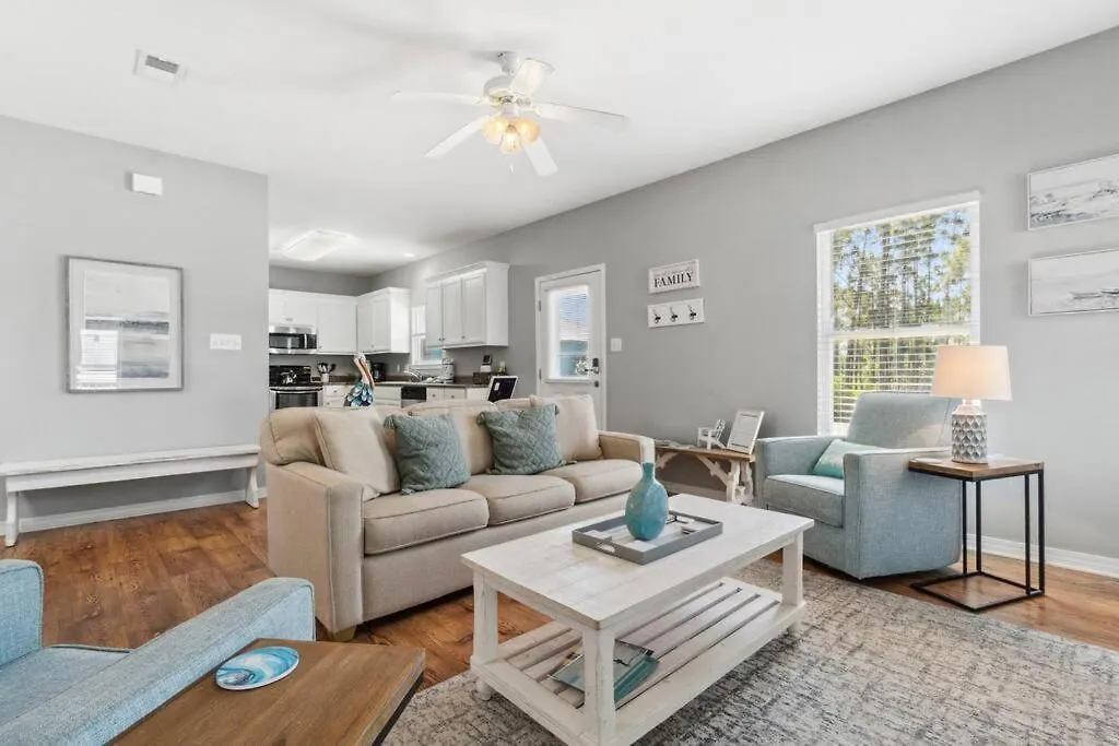 4013 One Minute To Two Pools Dog Friendly *