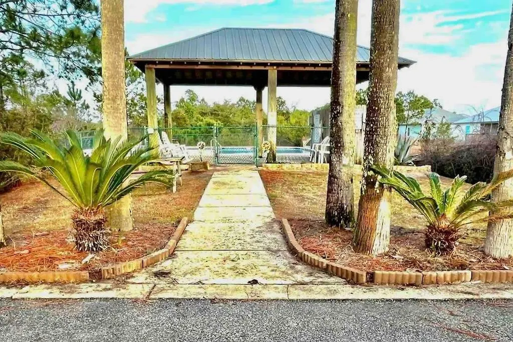4013 One Minute To Two Pools Dog Friendly Holiday home