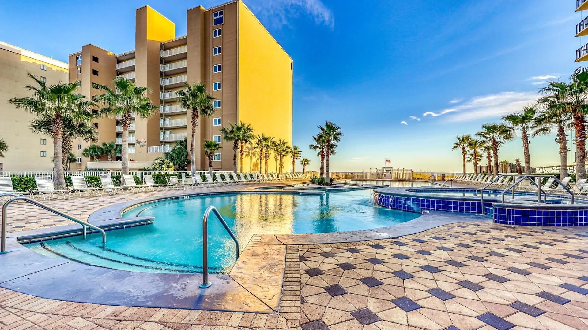 Apartment Crystal Towers *