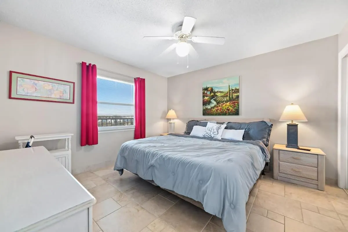 Holiday home Edgewater 82- Floor To Ceiling Glass Doors *