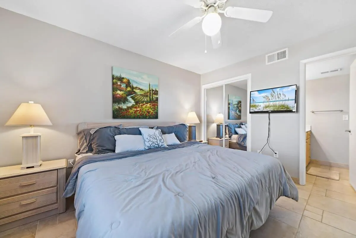 Holiday home Edgewater 82- Floor To Ceiling Glass Doors *