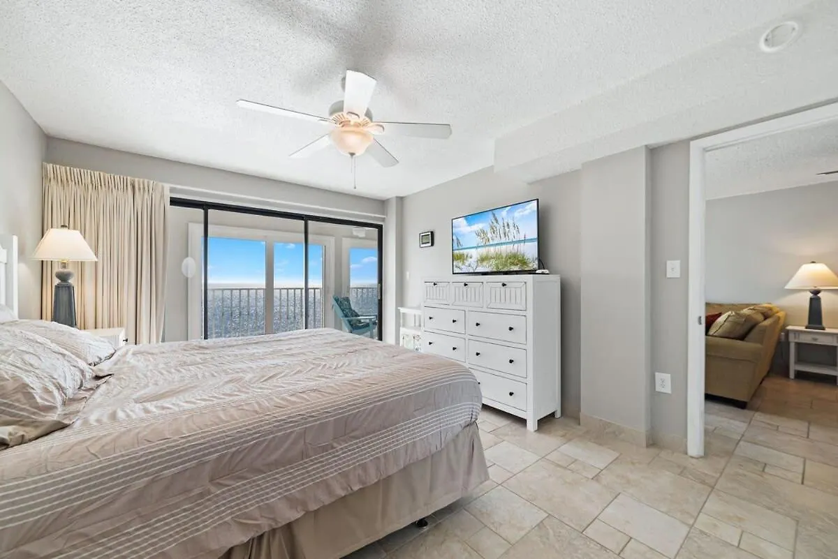 Holiday home Edgewater 82- Floor To Ceiling Glass Doors