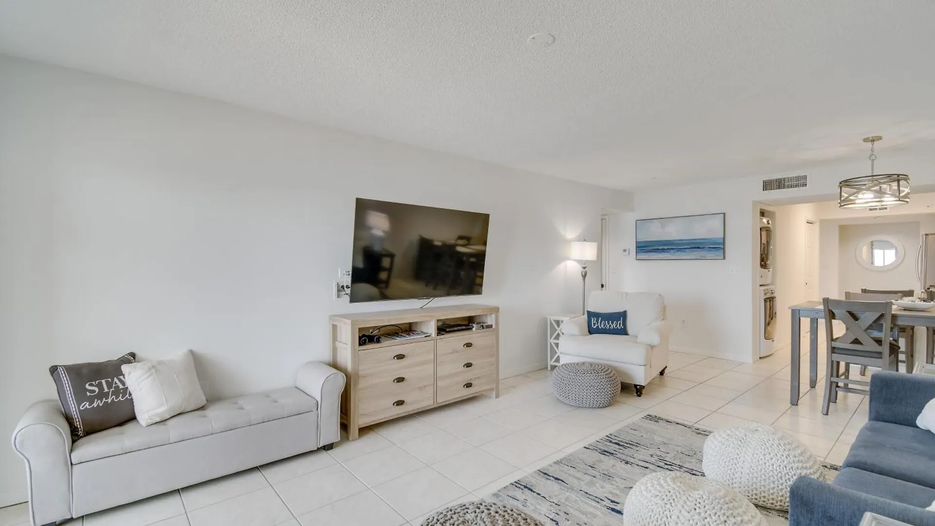 Beachfront In With Pool Access! *