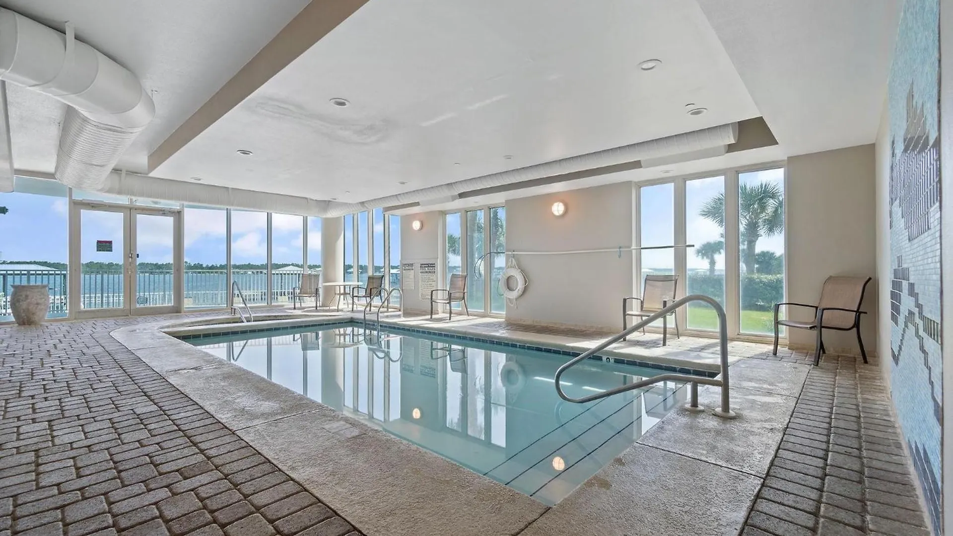Lagoon Tower 1002