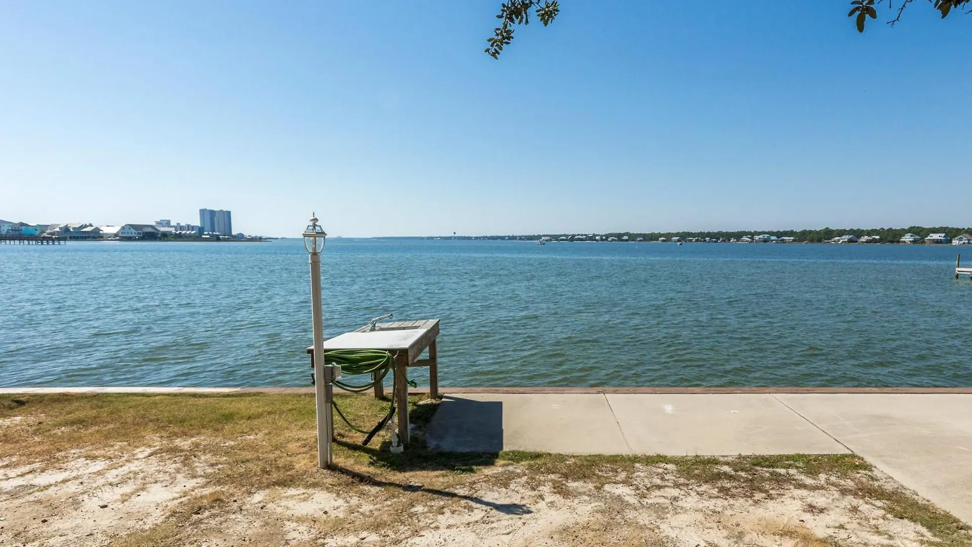 Apartment Compass Point