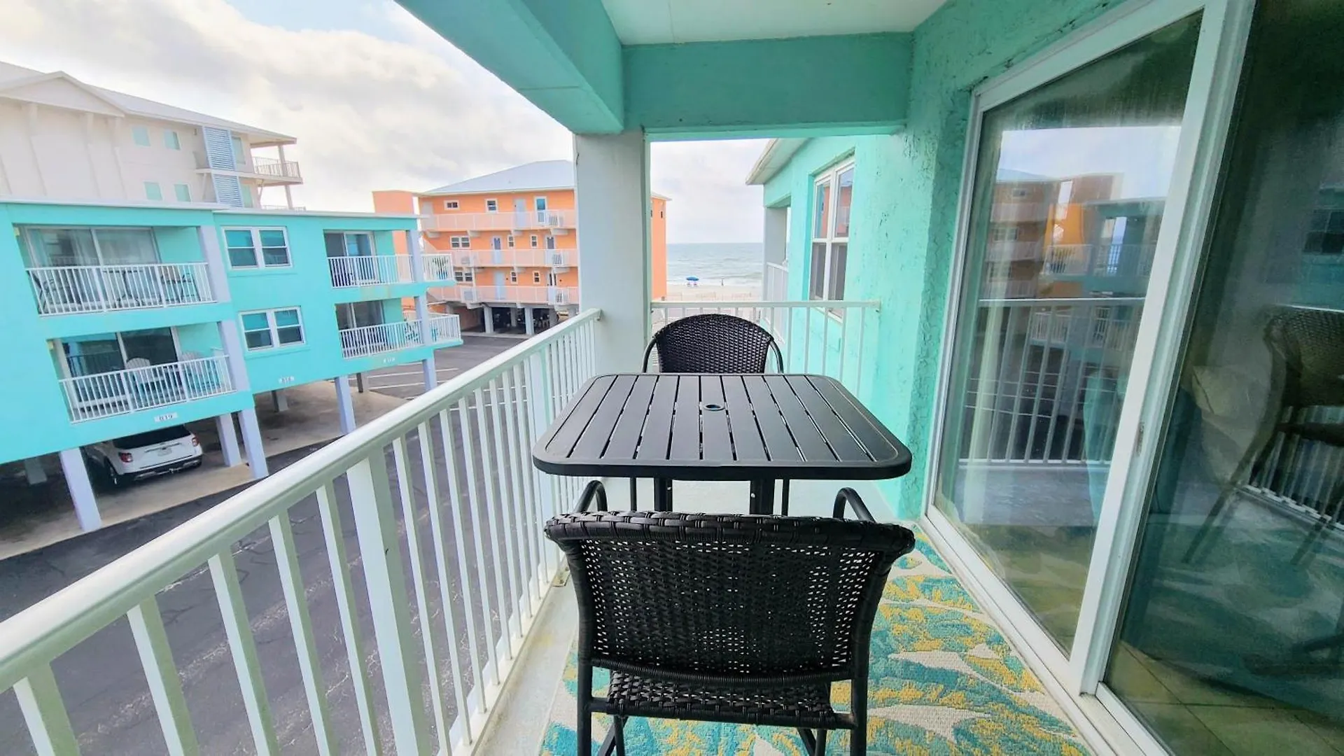 Floor Beachside In Sleeps 6 Holiday home