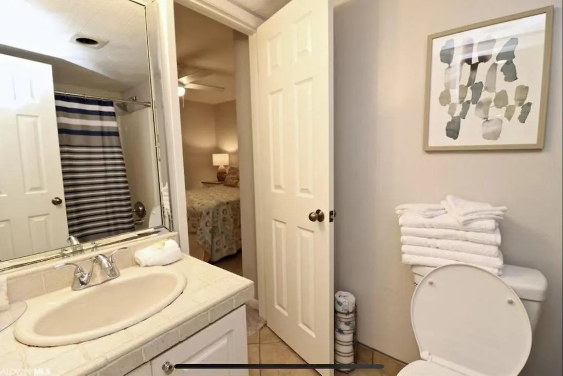 Aparthotel Penthouse October Oasis- Beachfront, Prime Location 3br 2ba *