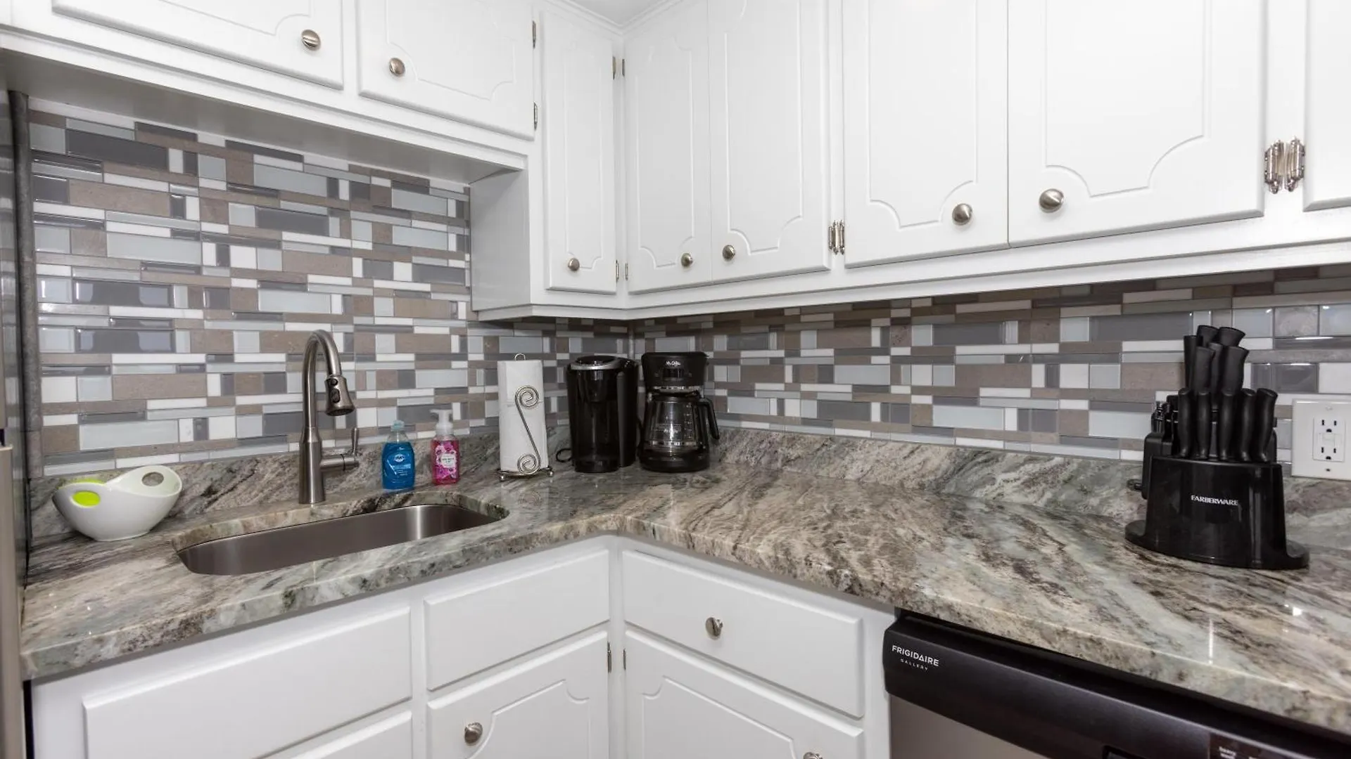 Island Winds East #205 Holiday home