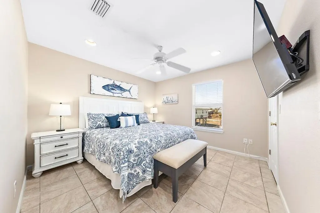 Indigo Surf Whole House Holiday home