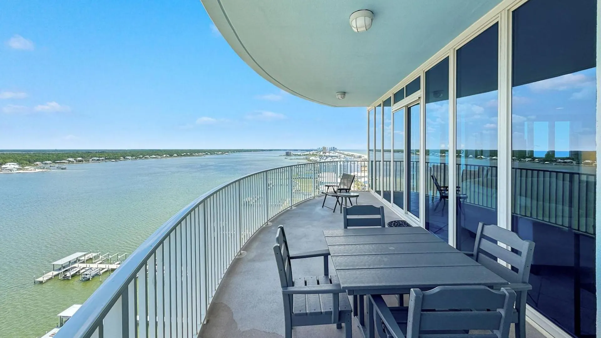 Lagoon Tower 1402 Holiday home