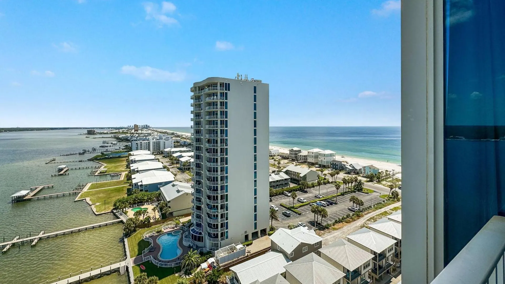 Lagoon Tower 1402 Holiday home
