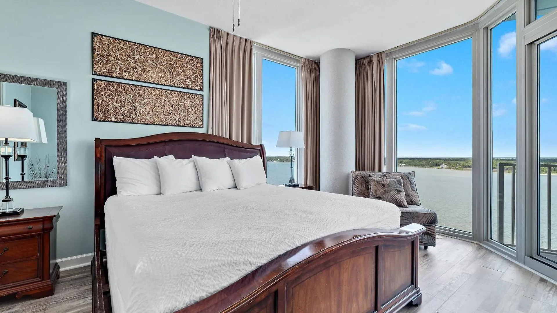 Lagoon Tower 1402 Holiday home *