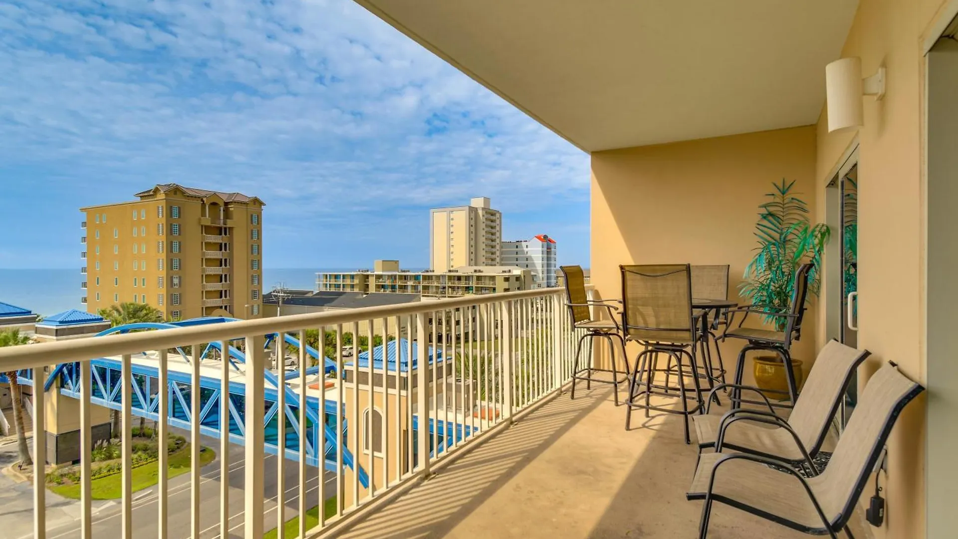 Family-friendly Condo, Poolandbeach View