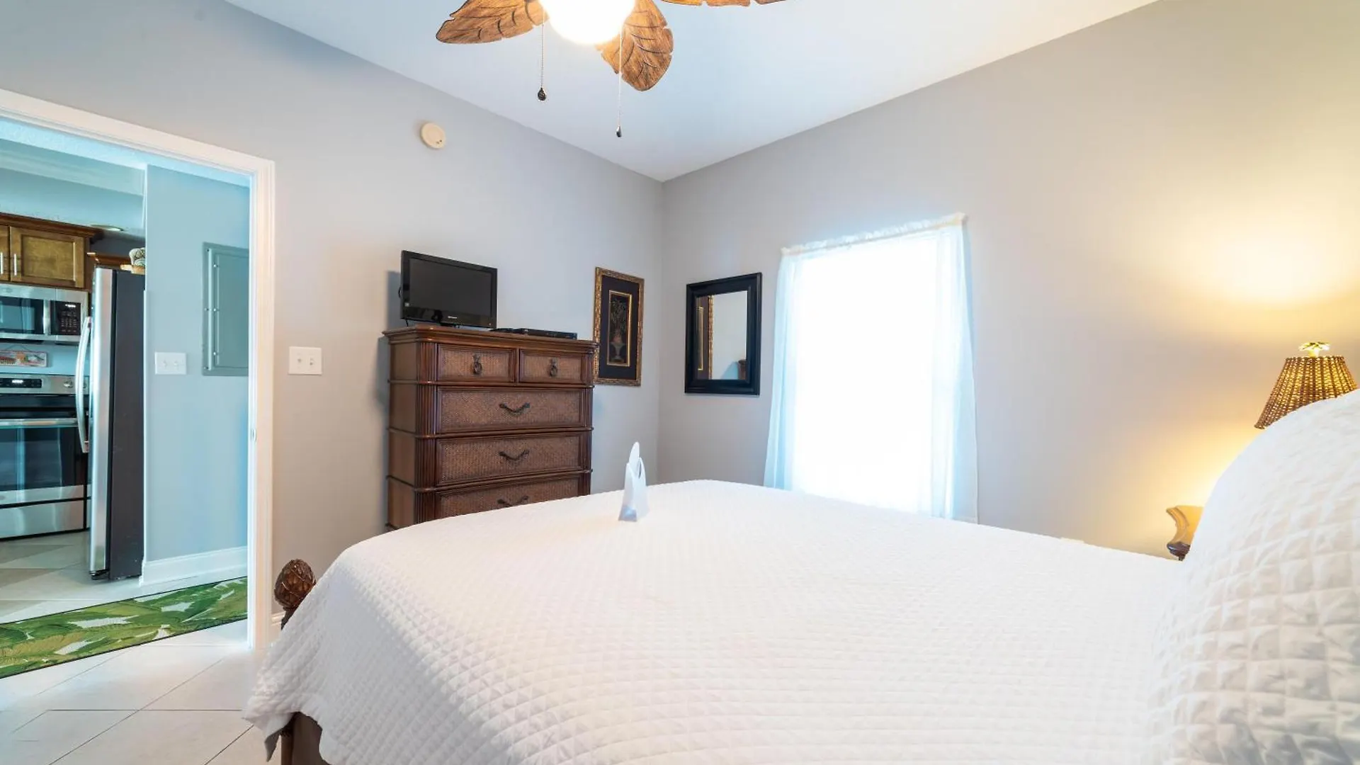 Crystal Shores 903 *