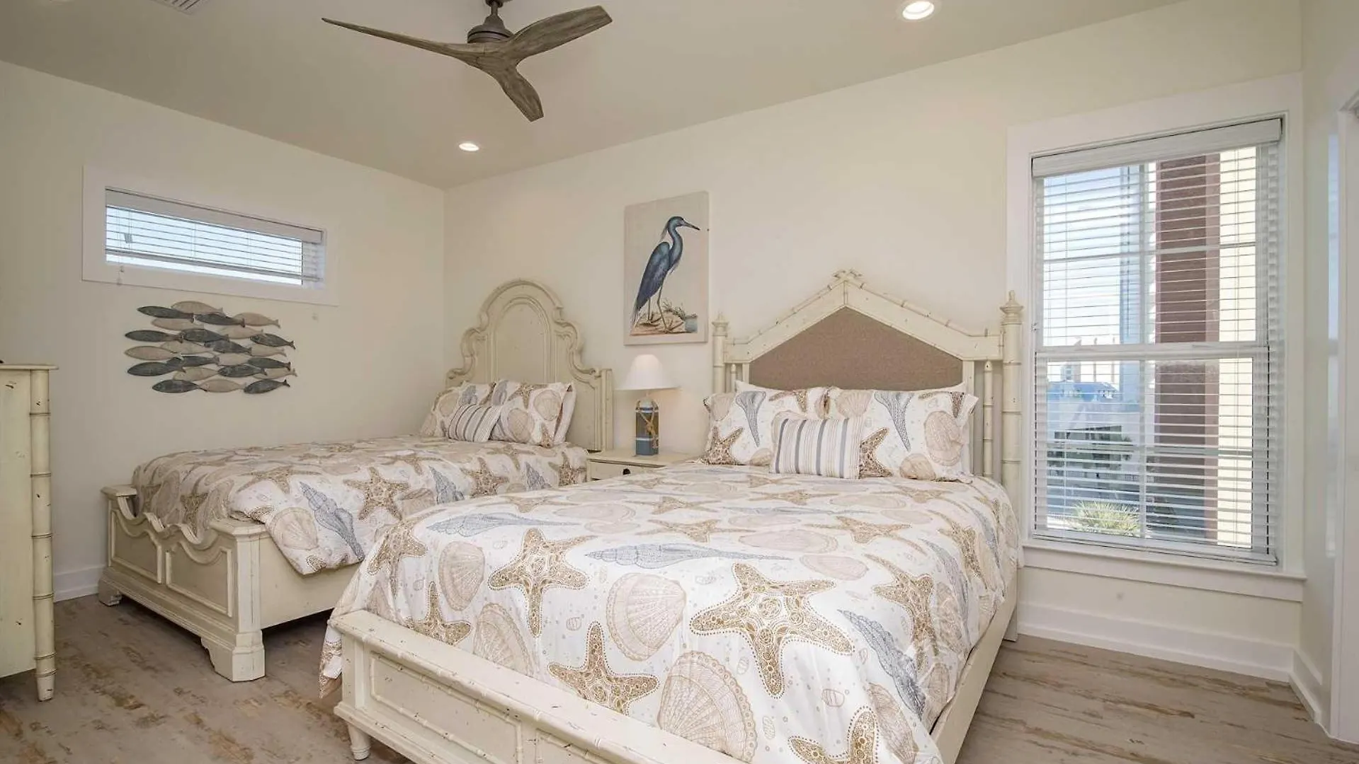 Breezyville Northeast Sun 12br Holiday home