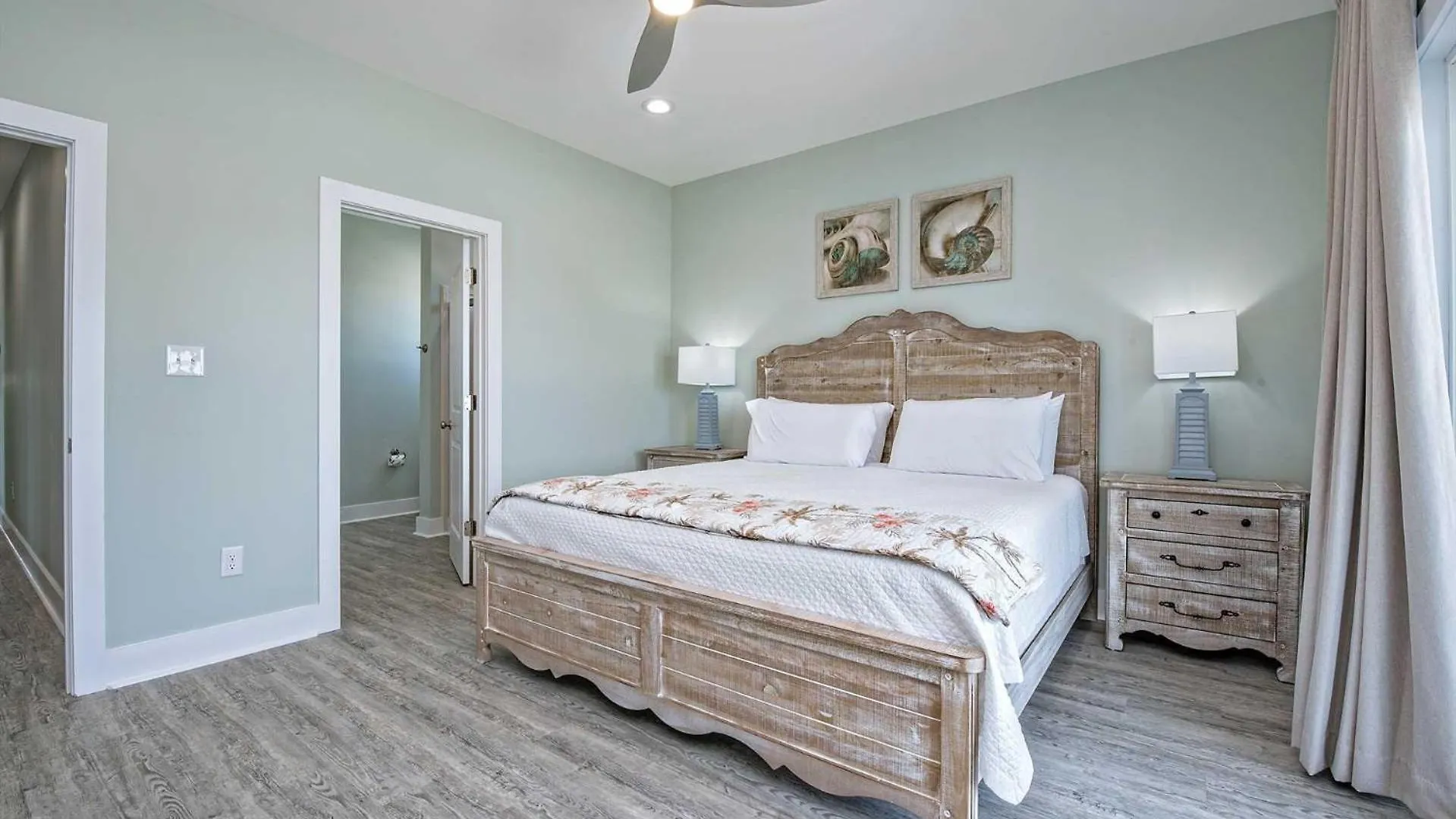 Absolutely Beachy 5 Bedroom Lockout *